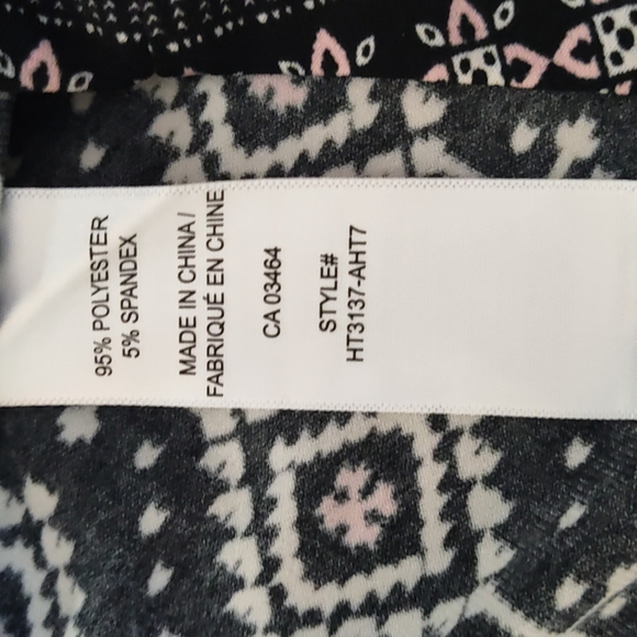 🌷 Gorgeous top with stretchy neckline - Picture 4 of 5